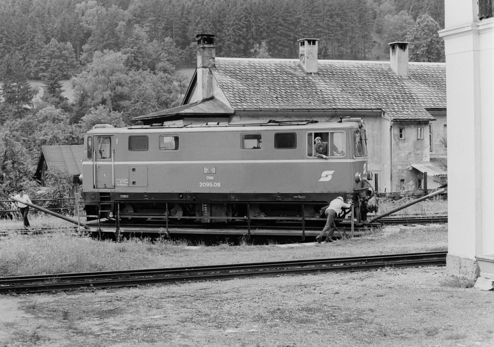http://images.bahnstaben.de/HiFo/00030_Interrail 1982 - Teil 5  Ybbstalbahn mit Dampf und Diesel/3133353232616165.jpg